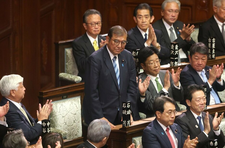 衆参両院で首相指名選挙が行われ、自民党の石破茂総裁が第103代首相に指名された。衆院では1回目の投票で決着がつかず、30年ぶりに決選投票が行われた＝2024年11月11日（写真：つのだよしお／アフロ）