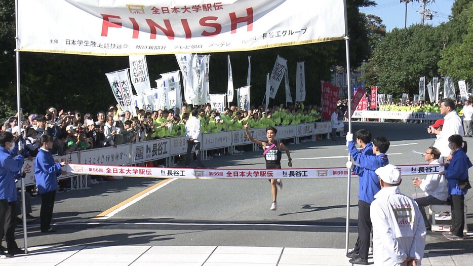 國學院は5時間9分56秒で全日本大学駅伝初優勝＝伊勢市内（三重テレビ放送）