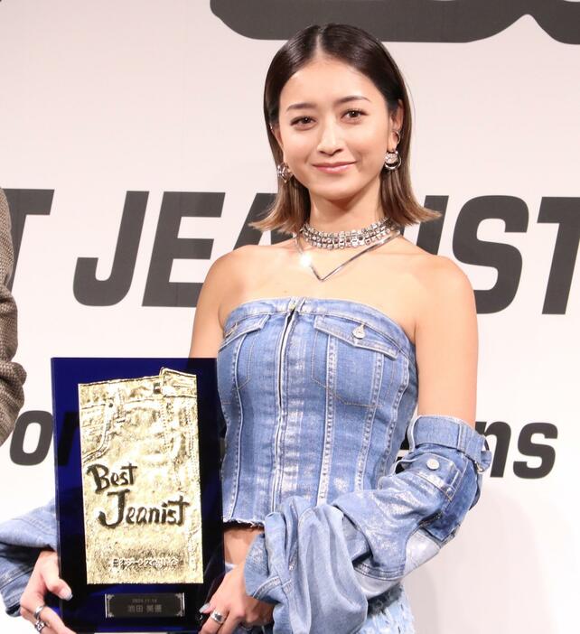 「第41回ベストジーニスト2024」の授賞式に登場した池田美優さん