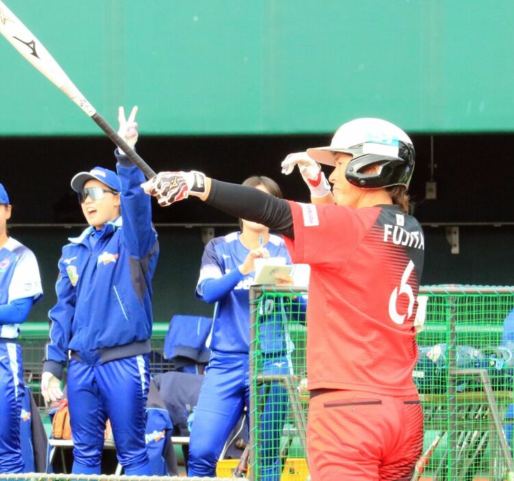 ５回にだめ押しの左越えソロをたたき込んだ藤田倭