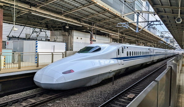 東海道新幹線の車両（画像：写真AC）。