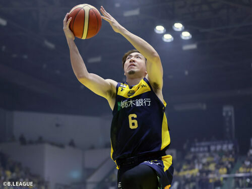 5アシストで味方の得点も演出した比江島［写真］＝B.LEAGUE