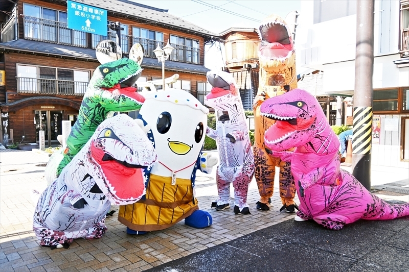 イベントをＰＲするメンバーと飯坂町のゆるキャラ・ゆげお