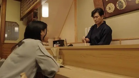 ドラマの中ではさまざまなお客さんがお店に訪れ、自身が抱える日常の愚痴をこぼしていきます