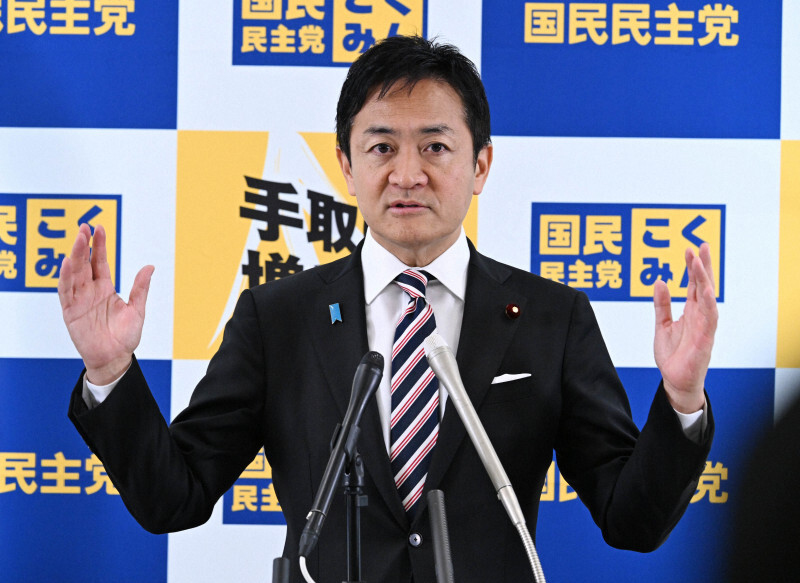 記者の質問に答える国民民主党の玉木雄一郎代表＝衆院第1議員会館で2024年11月19日午前10時35分、平田明浩撮影