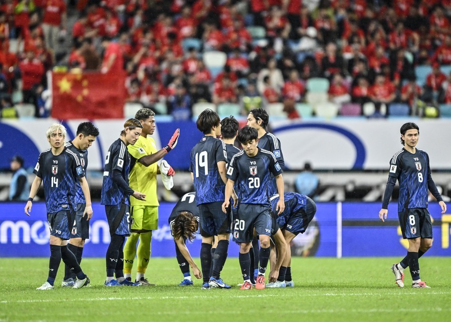 サッカー日本代表と中国代表との試合のピッチで驚きの場面が見られた　撮影：中地拓也