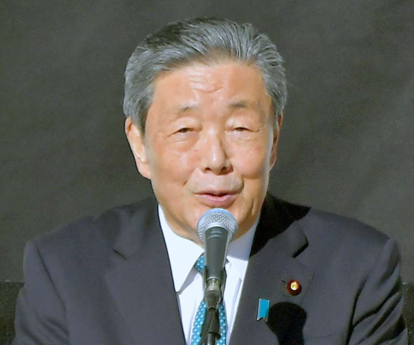 立候補者の応援演説をする自民党の森山裕幹事長＝１７日午前、鹿児島市