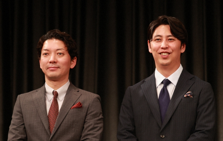 「ニューヨーク」の嶋佐和也（左）と屋敷裕政