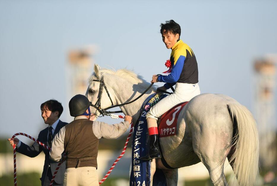 アルゼンチン共和国杯を制したハヤヤッコと吉田豊騎手＝3日、東京競馬場（撮影・奈良武）