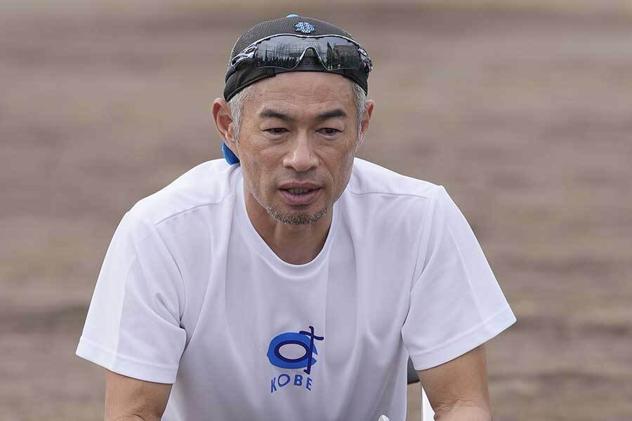 大冠高で野球部員を指導したイチロー氏【写真：代表撮影】