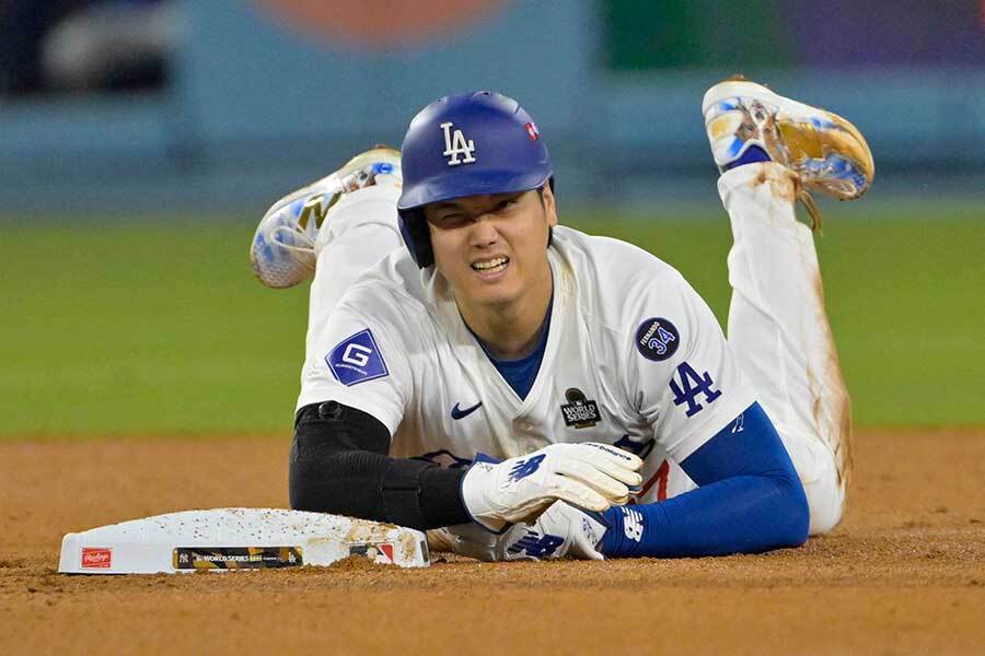 左肩を脱臼したドジャース・大谷翔平【写真：ロイター】