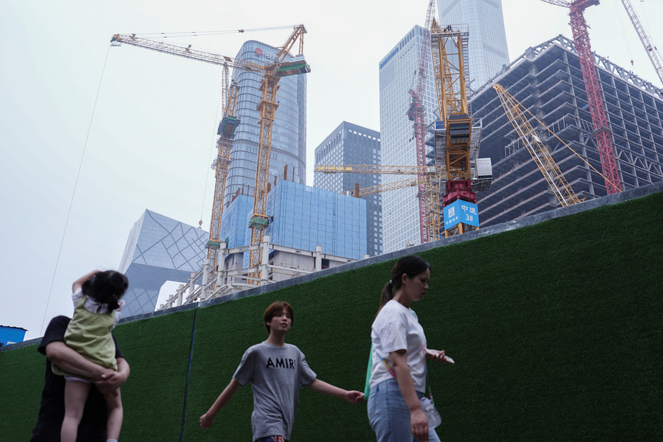 　１１月１５日、中国国家統計局が発表した１─１０月の不動産投資は前年同期比１０．３％減少した。写真は北京で７月撮影（２０２４　ロイター／Tingshu Wang）