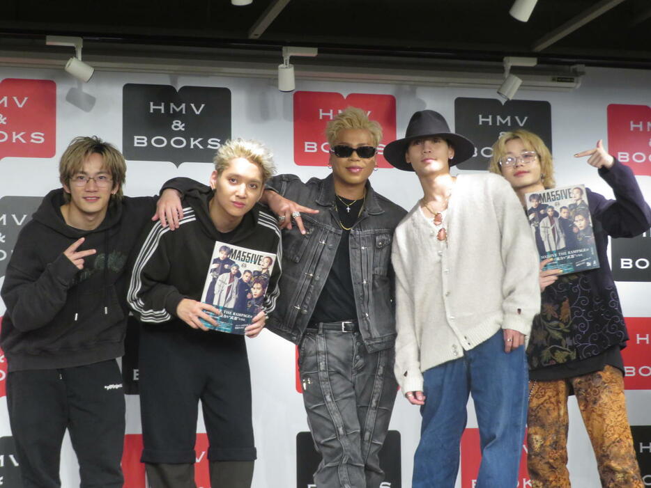 スペシャルブック「MA55IVE」刊行記念イベントに出席したMA55IVE THE RAMPAGE。左から浦川翔平、鈴木昂秀、LIKIYA、神谷健太、山本彰吾