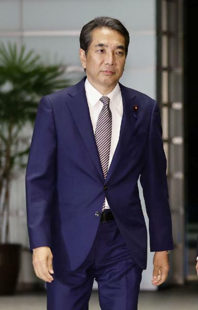 農相に決まり首相官邸に入る江藤拓氏＝１１日午後５時１８分