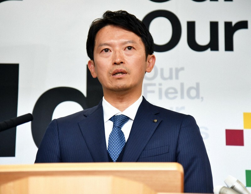 就任の記者会見をする斎藤元彦・兵庫県知事＝神戸市中央区で2024年11月19日午後3時17分、加古信志撮影