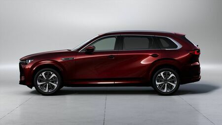 「CX-80」は全長4990mmと限りなく5mに近い3列シートのラージサイズSUV（写真：マツダ）