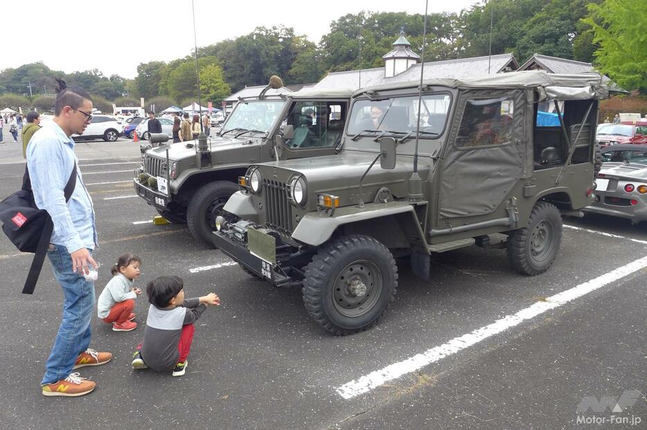 新旧の三菱1/2tトラックの民間車両もエントリー。スクラップになったボディをパジェロや三菱ジープのシャシーに載せた再生車両のようだ。