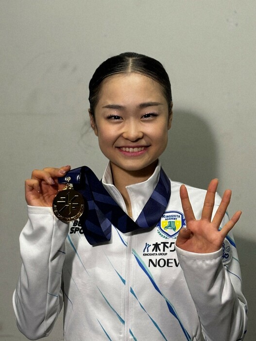 フィギュアスケートの全日本ジュニア選手権女子で4連覇を果たした島田麻央選手＝広島市のひろしんビッグウェーブで11月17日午後8時44分、倉沢仁志撮影