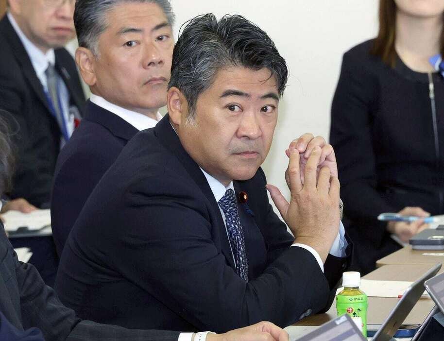 自民党政治改革本部総会に臨む木原誠二氏＝12日午前、党本部（春名中撮影）