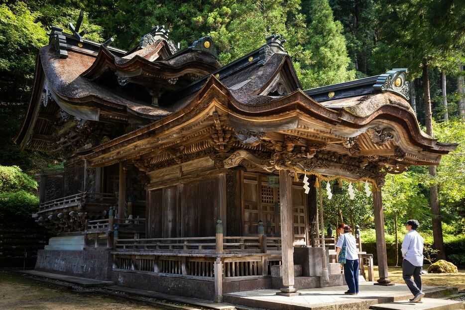 複雑な構造の屋根は唯一無二の美しさ