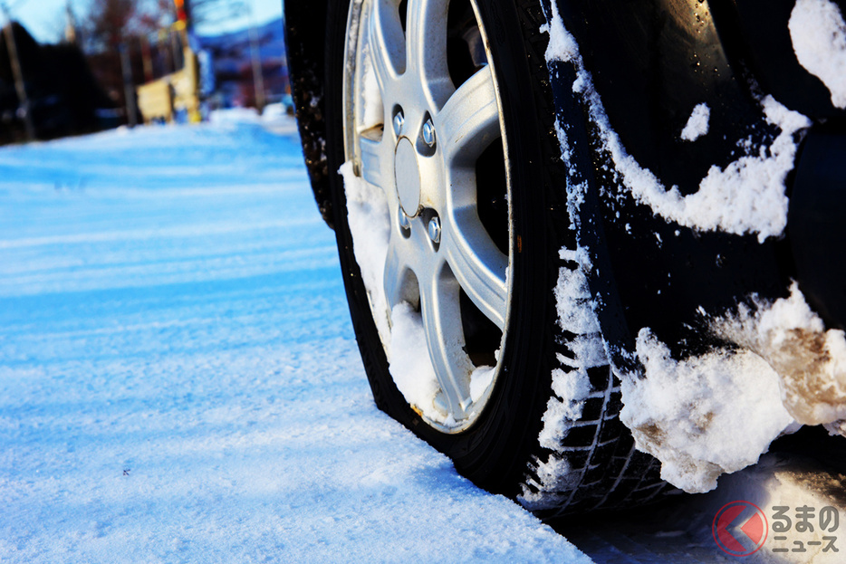 雪道・凍結路「ノーマルタイヤ走行」の取り締まりの実態とは（画像はイメージ）