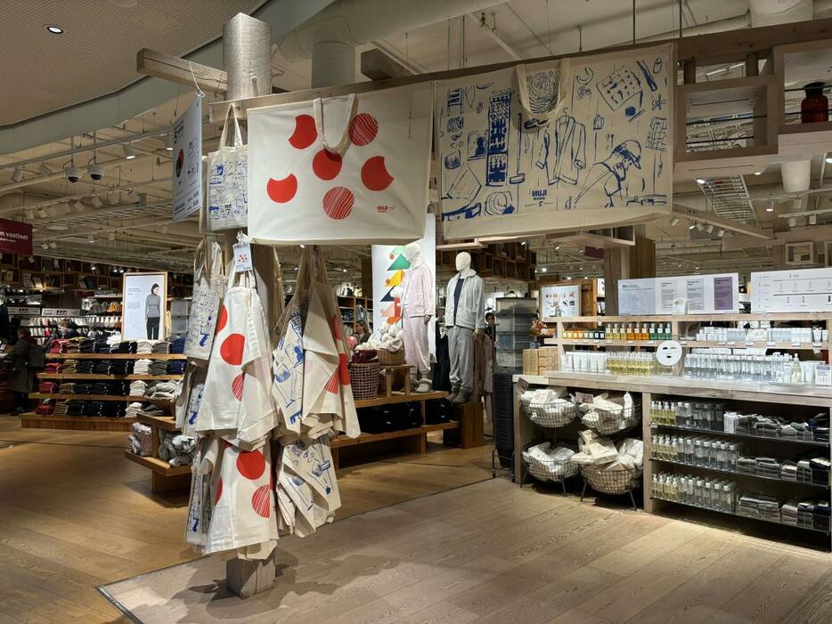 5周年記念バッグを販売している「MUJI Kamppi」