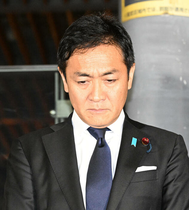 厳しい表情で街頭演説に臨む国民民主党の玉木雄一郎代表（撮影・千葉一成）