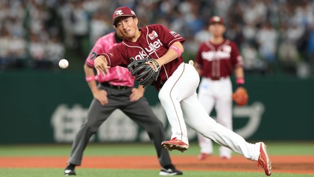 ゴールデン・グラブ賞を受賞した楽天・小深田大翔選手（写真：時事）