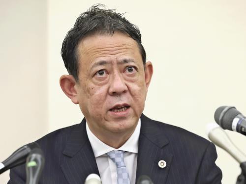 兵庫県知事選での問題について記者会見する斎藤知事の代理人弁護士の奥見司氏（２７日午後、神戸市中央区で）＝前田尚紀撮影