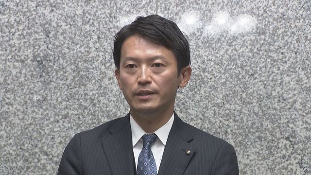 市長らとの面会後に取材に応じる兵庫県・斎藤元彦 知事（26日午後5時ごろ）