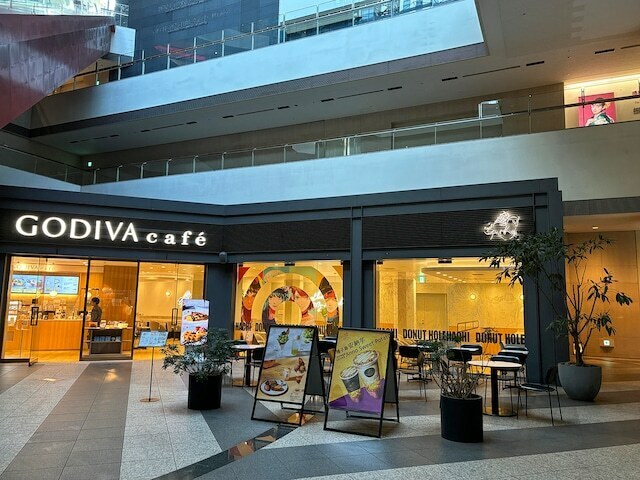 東急スクエア ステーションコア 地下3階にある「GODIVA cafe Minatomirai」（筆者撮影）