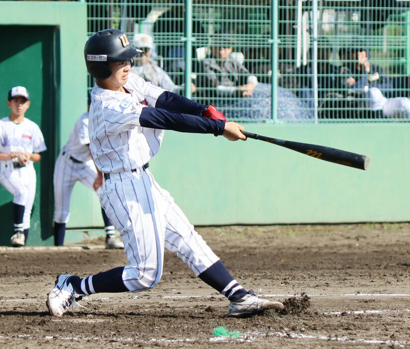 ２回、勝ち越しの左前打を放った県央宇都宮・中島