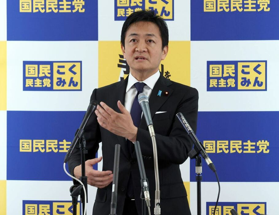 記者会見を行う国民民主党の玉木雄一郎代表＝26日午前、国会内（春名中撮影）