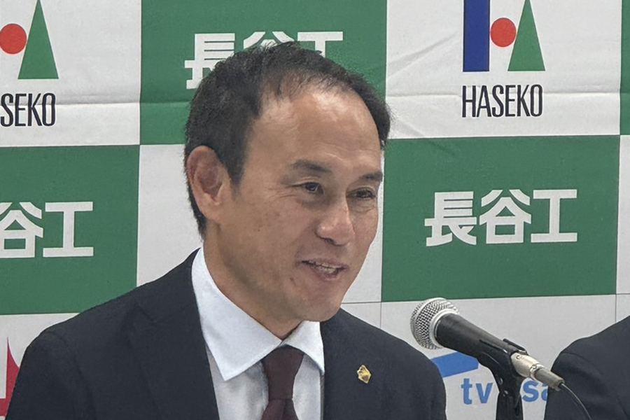 記者会見に臨んだ早大・花田勝彦監督