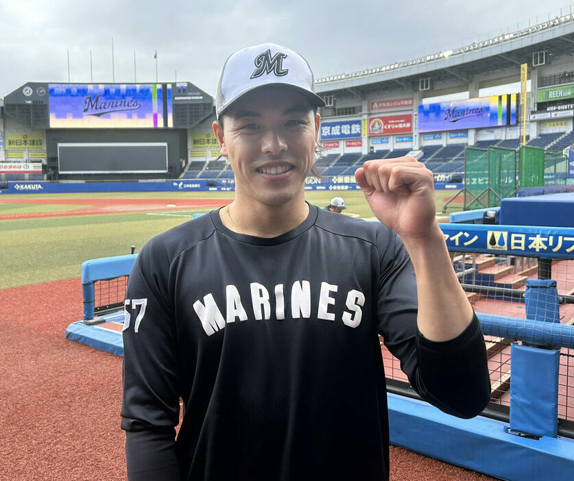 ガッツポーズを見せた小川龍成内野手（カメラ・竹内夏紀）