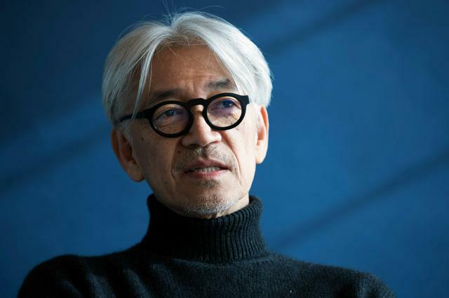 2018年、インタビューに答える坂本龍一さん=東京都港区、関田航撮影