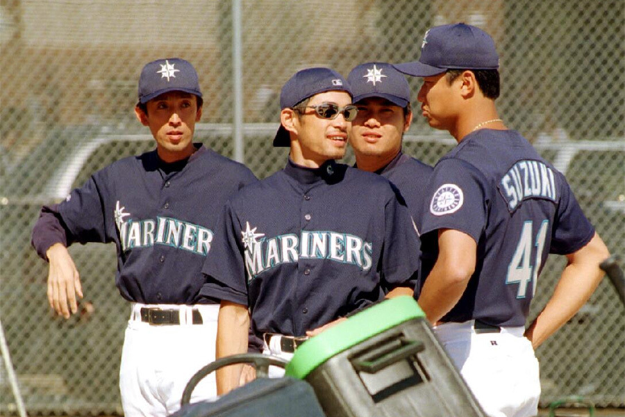 マリナーズのキャンプに参加した元オリックス・星野伸之氏（左）とイチロー氏ら【写真提供：産経新聞社】