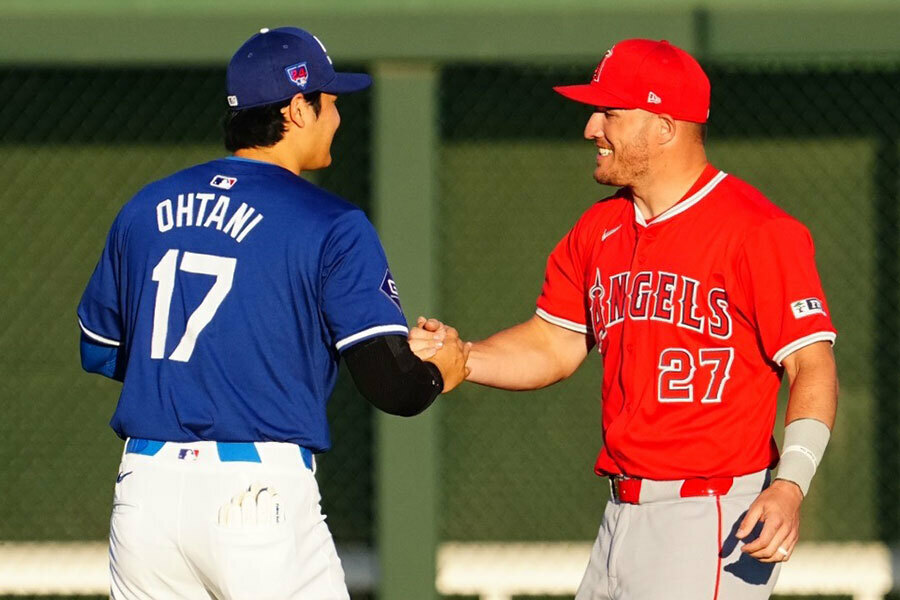 オープン戦で再会したドジャース・大谷翔平（左）とエンゼルスのマイク・トラウト【写真：荒川祐史】