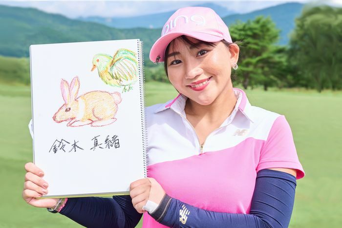 鈴木真緒が描いたのはペットのうさぎの“みーたん”（写真・田中宏幸）