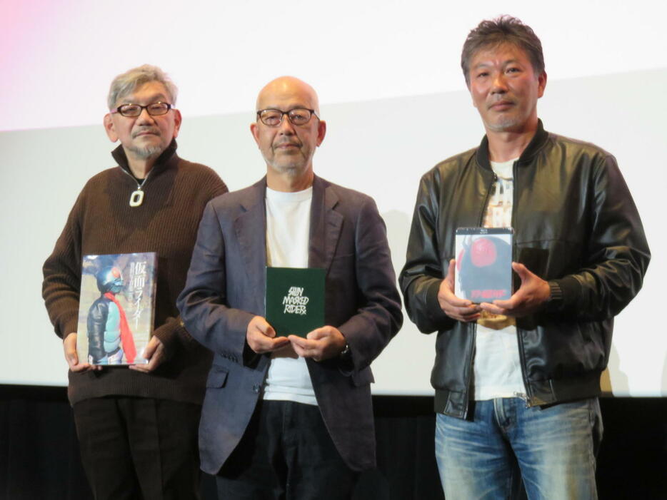 「シン・仮面ライダー」のBlu－ray＆DVD発売記念トークショーを行った、左から庵野秀明監督、尾上克郎准監督、田渕景也アクション監督