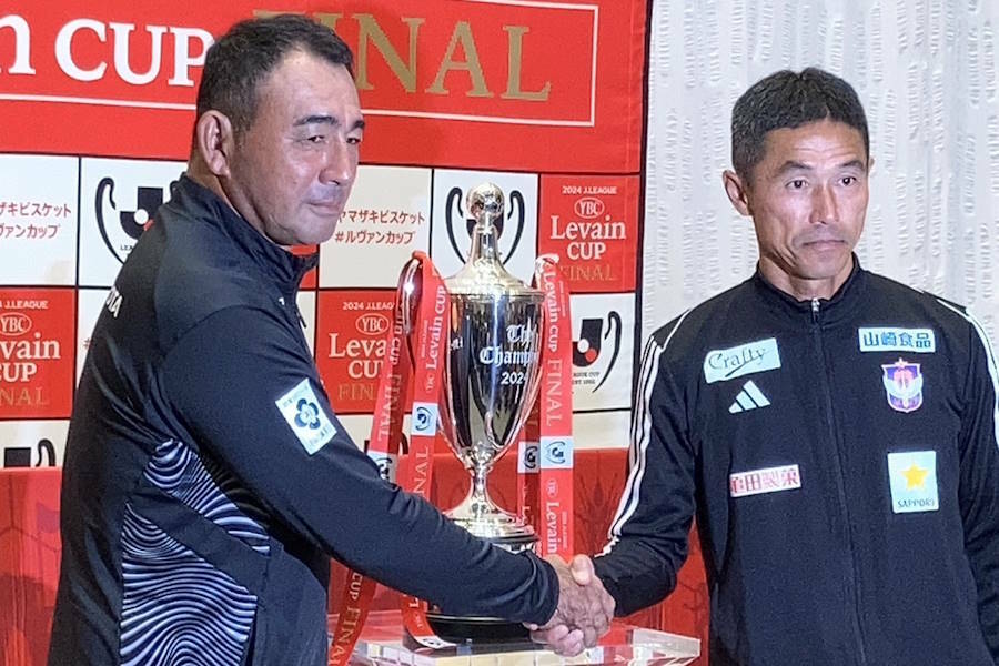 名古屋の長谷川健太監督と新潟の松橋力蔵監督【写真：轡田哲朗】