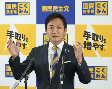 記者会見する国民民主党の玉木代表＝10月29日午前、国会（写真：共同通信社）