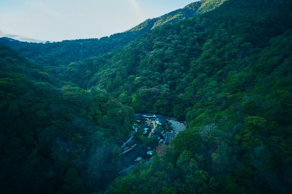 ▲ 箱根七湯のひとつ、堂ヶ島温泉の湧出点に誕生した谷間のリゾート「エスパシオ 箱根迎賓館 麟鳳亀龍」