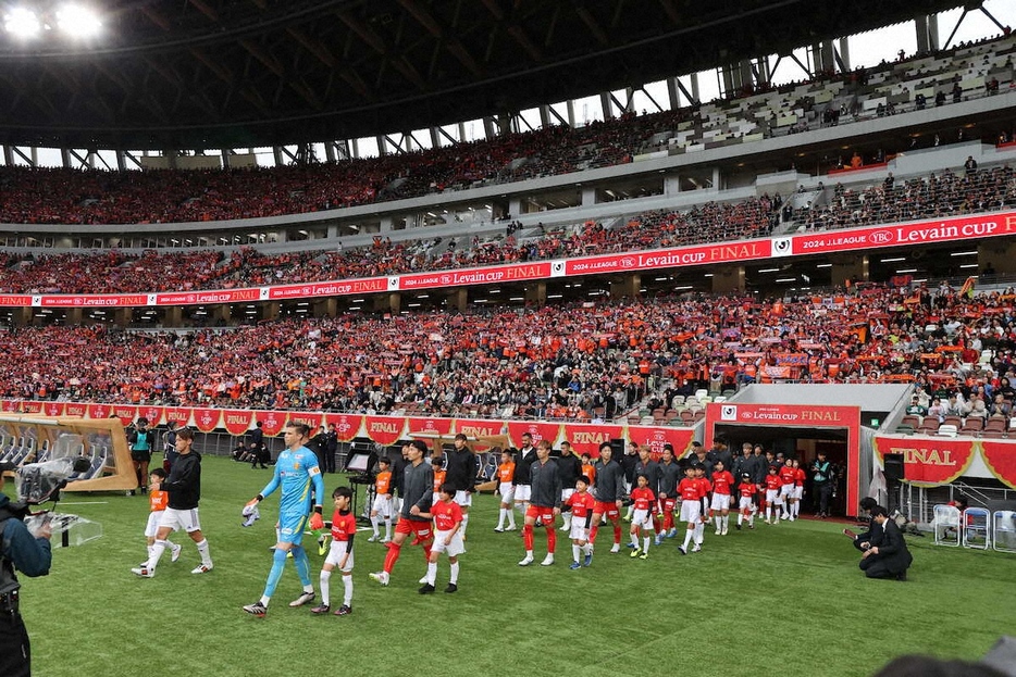 ＜ルヴァン杯決勝　名古屋・新潟＞試合に臨む選手たち（撮影・西海健太郎）