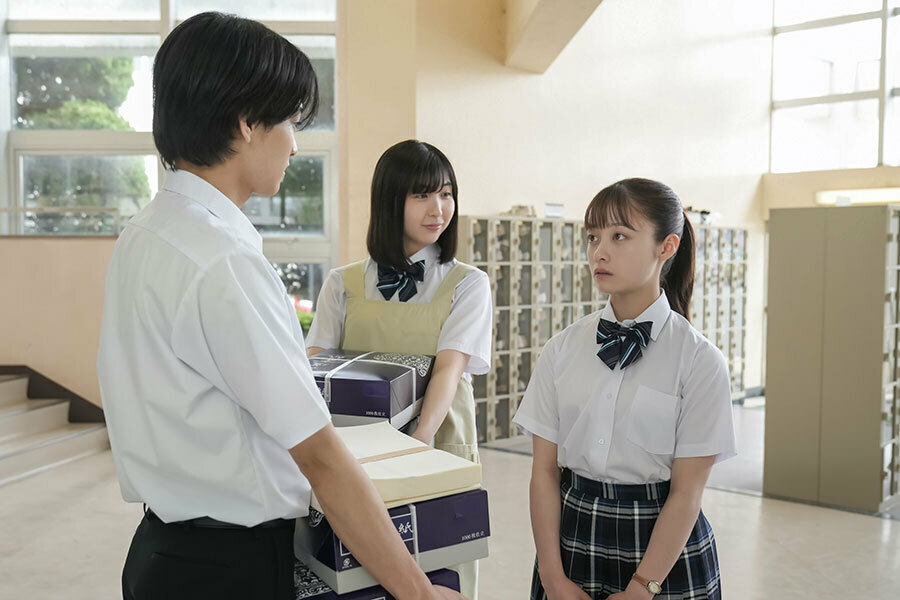 『おむすび』第28回より、風見たちと話す結。写真左から、風見（松本怜生）、恵美（中村守里）、結（橋本環奈）（C）NHK