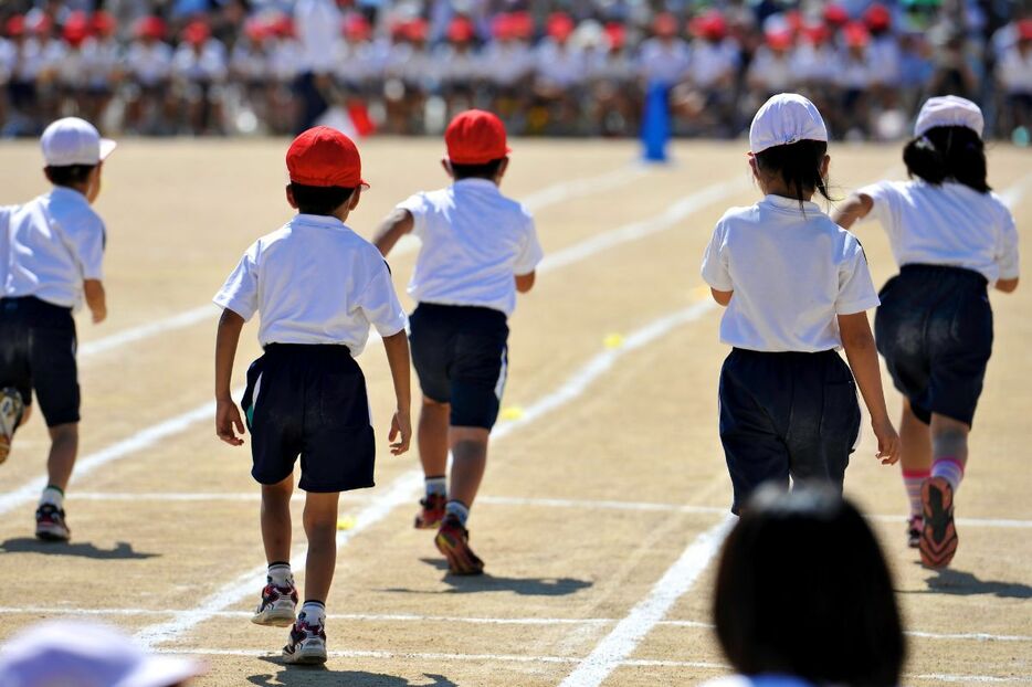 こういう“学校指定”の体操服が多いけど…（画像はイメージ）