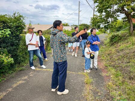 過去に２回開かれたイベントでは年齢、性別、家族構成もさまざまな人達が集まり、熱心に建物、敷地内を見学した（写真：エンジョイワークス提供）