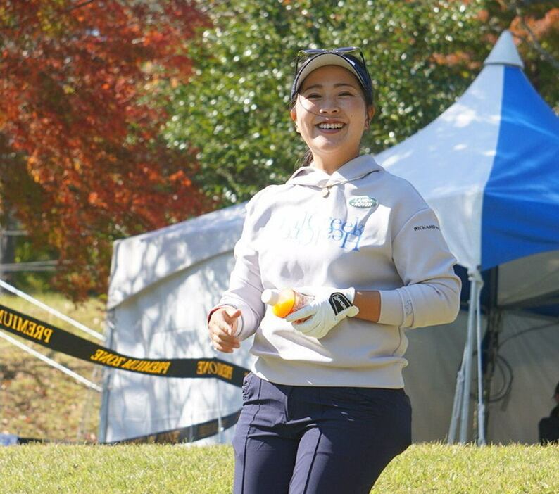 プロアマ戦で最終調整した青木瀬令奈＝愛媛・エリエールGC松山（撮影・鈴木和希）