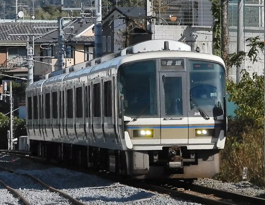 【資料写真】JR奈良線を走る電車