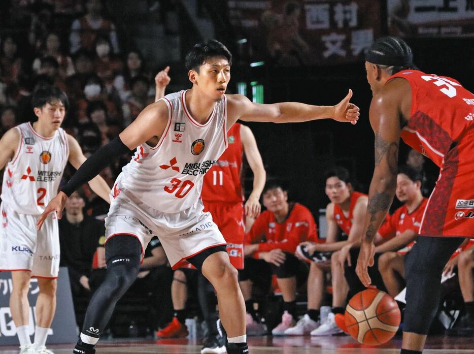 千葉Ｊ戦で復帰した今村佳太（右から２人目）